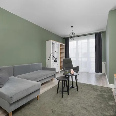 דירה Cozy With A Balcony Near Parks And The Partynice Racetrack By Renters ורוצלב