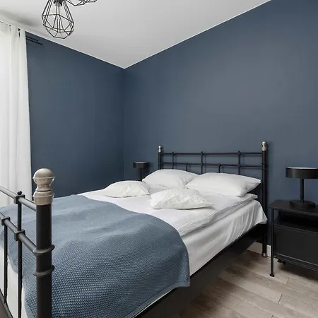 Cozy With A Balcony Near Parks And The Partynice Racetrack By Renters דירה ורוצלב