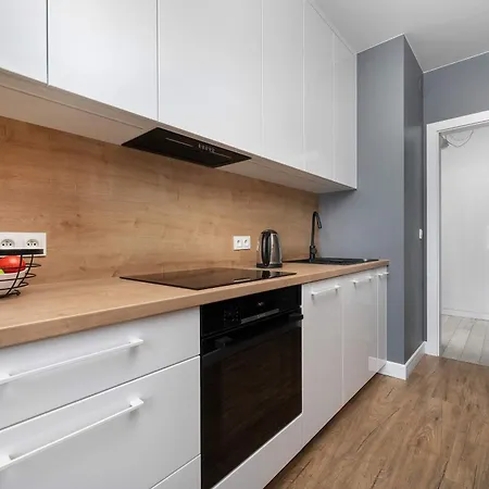 Cozy With A Balcony Near Parks And The Partynice Racetrack By Renters