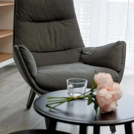 Cozy With A Balcony Near Parks And The Partynice Racetrack By Renters *