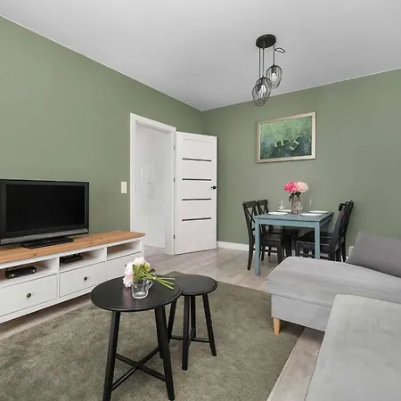 Cozy With A Balcony Near Parks And The Partynice Racetrack By Renters *