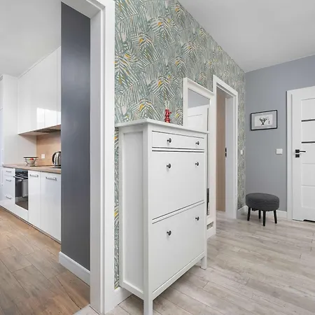 דירה Cozy With A Balcony Near Parks And The Partynice Racetrack By Renters