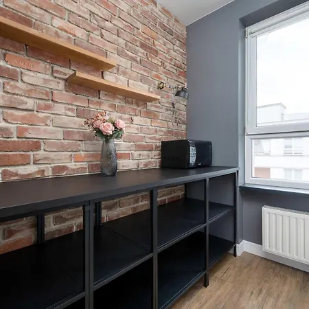 Cozy With A Balcony Near Parks And The Partynice Racetrack By Renters