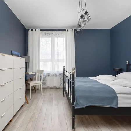 דירה Cozy With A Balcony Near Parks And The Partynice Racetrack By Renters *