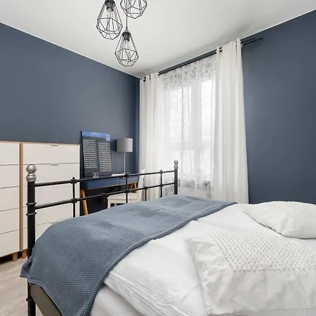 דירה Cozy With A Balcony Near Parks And The Partynice Racetrack By Renters ורוצלב