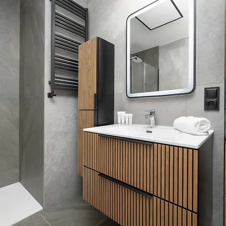 Cozy With A Balcony Near Parks And The Partynice Racetrack By Renters דירה *