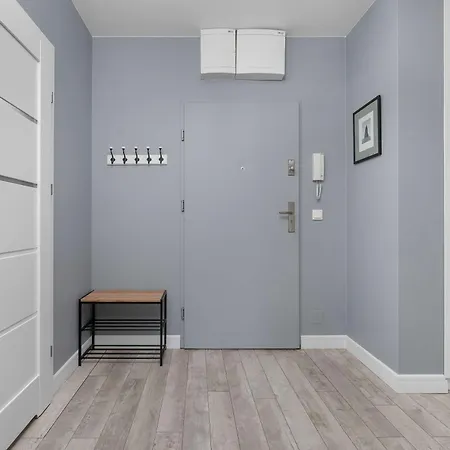 Cozy With A Balcony Near Parks And The Partynice Racetrack By Renters *