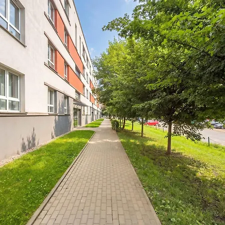 Διαμέρισμα Cozy With A Balcony Near Parks And The Partynice Racetrack By Renters Βρότσλαβ
